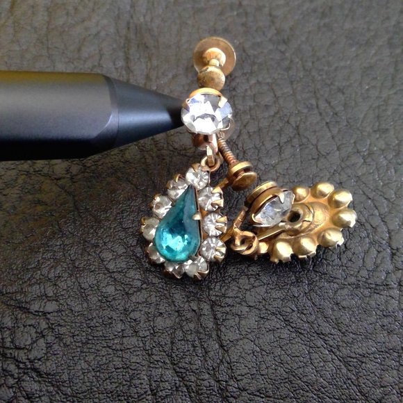 Vintage Screw Back Aqua and Clear Rhinestone Tear Drop Earrings - Picture 9 of 10